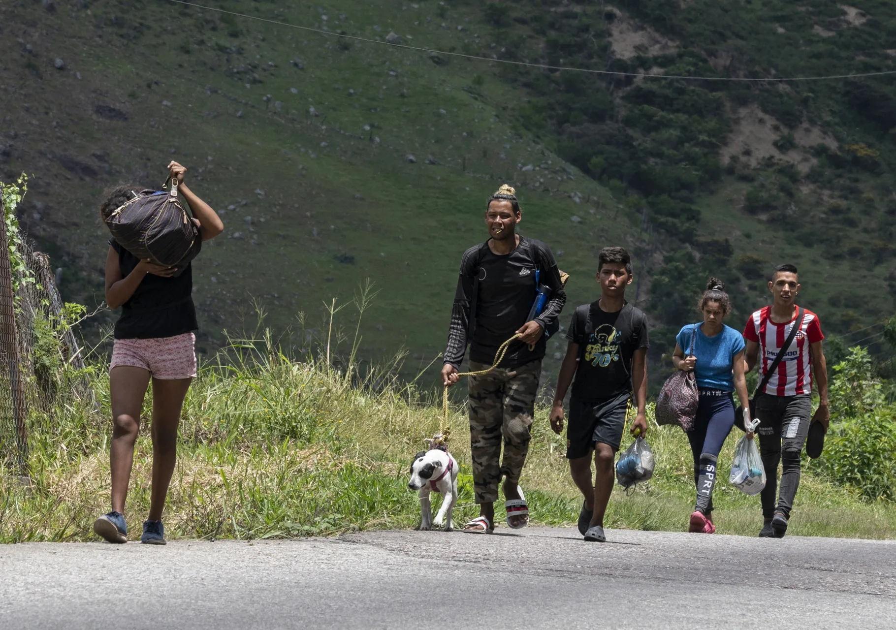 VENEZUELA-CRISIS-MIGRATION-WALKERS