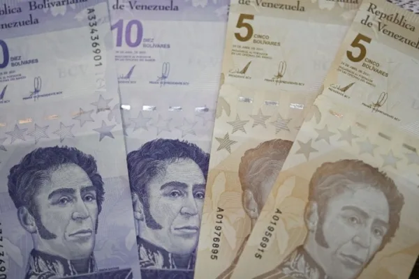 El 75% de los pagos que se hacen en el país es en bolívares, mientras que el 24,7% se efectúa en divisas, según estudio