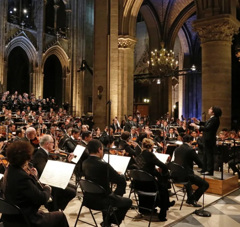 Gustavo Dudamel dirigirá concierto en la reapertura de Notre Dame