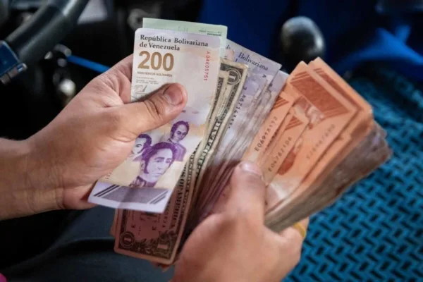 aumentó 8,64% en bolívares y se redujo 0,34% en dólares