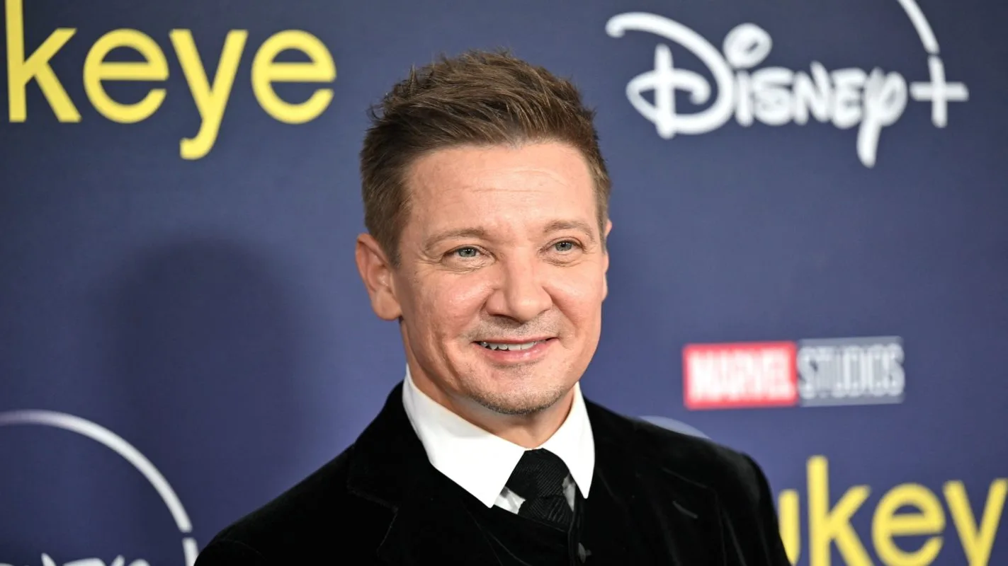 Lo que Jeremy Renner aprendió del accidente que casi le cuesta la vida